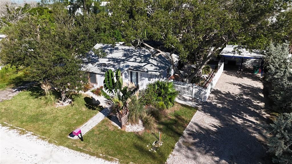 Recently Sold: $595,000 (3 beds, 2 baths, 1391 Square Feet)