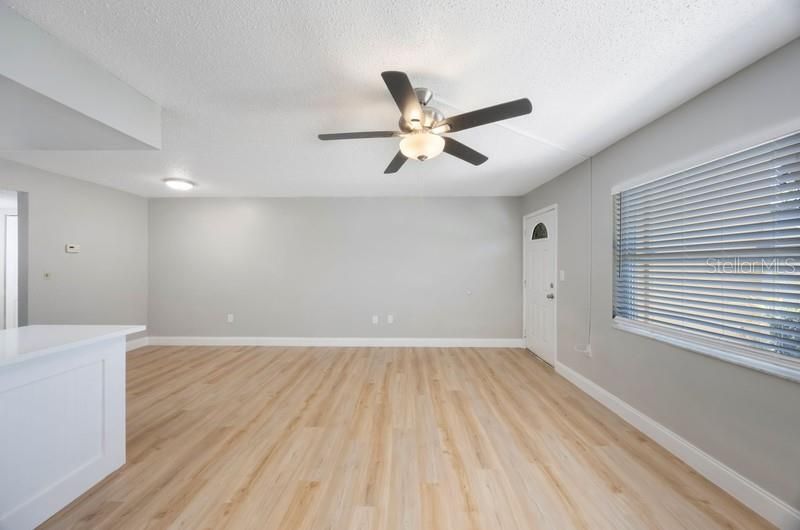 出租: $1,695 (1 贝兹, 1 浴室, 14910 平方英尺)