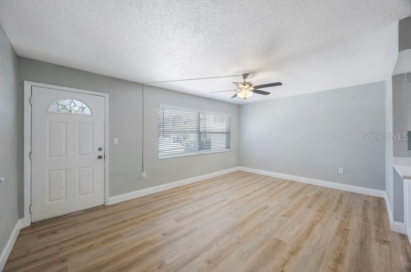 出租: $1,695 (1 贝兹, 1 浴室, 14910 平方英尺)