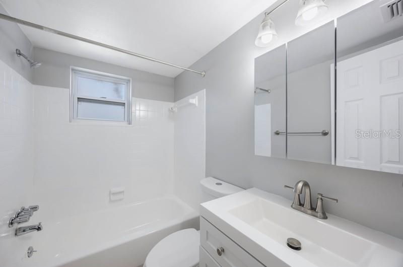 出租: $1,695 (1 贝兹, 1 浴室, 14910 平方英尺)