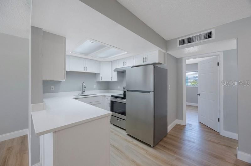 出租: $1,695 (1 贝兹, 1 浴室, 14910 平方英尺)