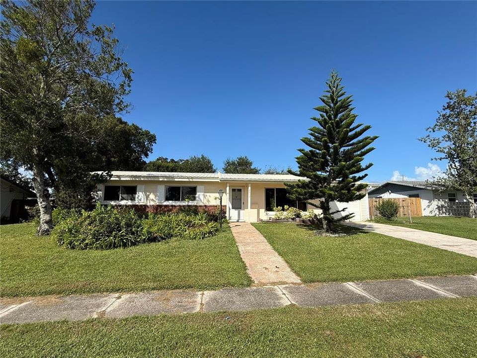 合同活跃: $239,900 (3 贝兹, 2 浴室, 1344 平方英尺)