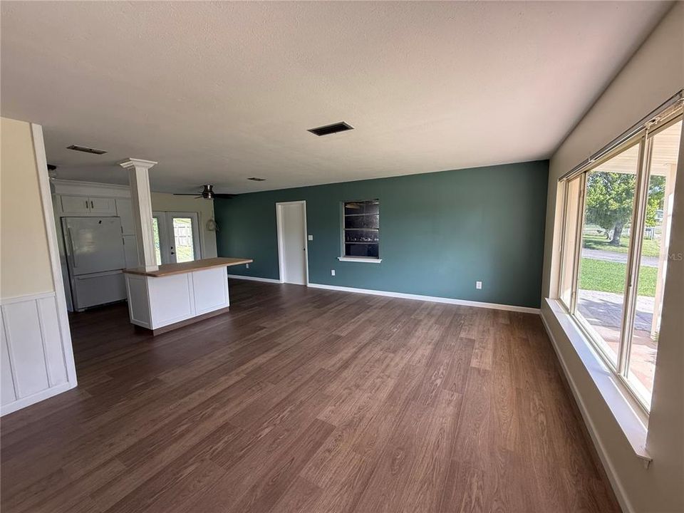 合同活跃: $239,900 (3 贝兹, 2 浴室, 1344 平方英尺)