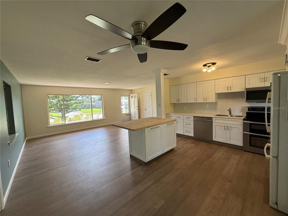 合同活跃: $239,900 (3 贝兹, 2 浴室, 1344 平方英尺)