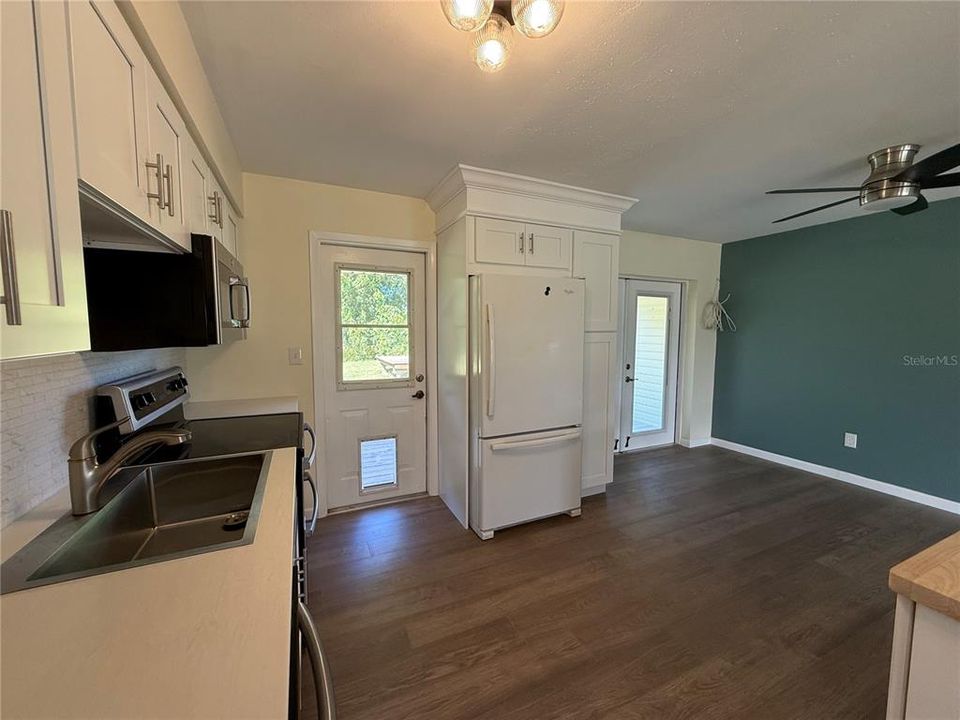 合同活跃: $239,900 (3 贝兹, 2 浴室, 1344 平方英尺)