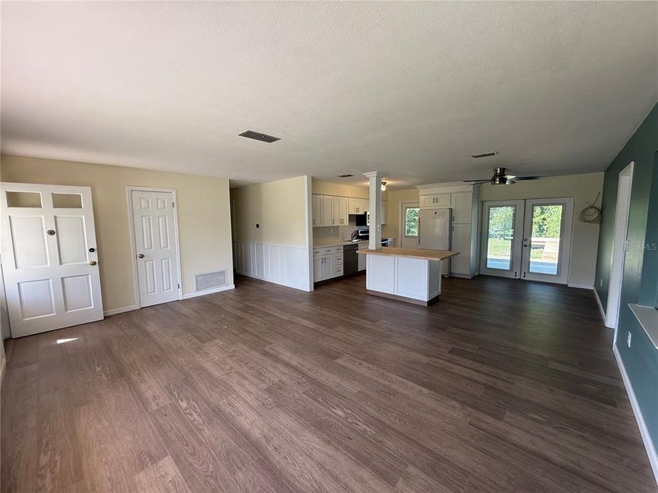 合同活跃: $239,900 (3 贝兹, 2 浴室, 1344 平方英尺)