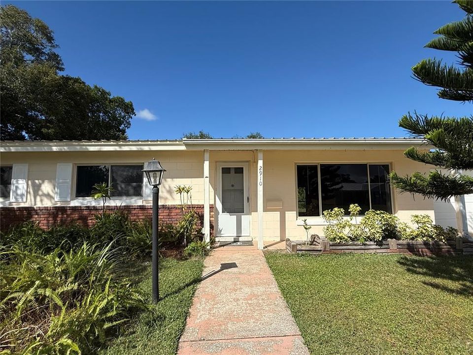 合同活跃: $239,900 (3 贝兹, 2 浴室, 1344 平方英尺)