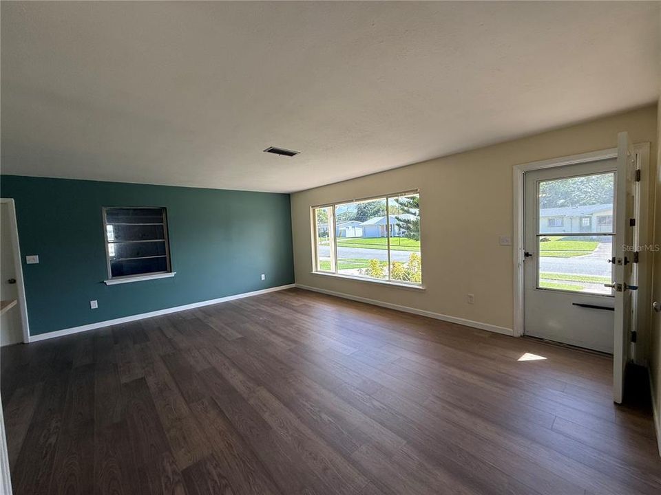 合同活跃: $239,900 (3 贝兹, 2 浴室, 1344 平方英尺)