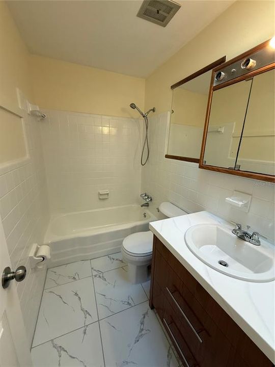 合同活跃: $239,900 (3 贝兹, 2 浴室, 1344 平方英尺)