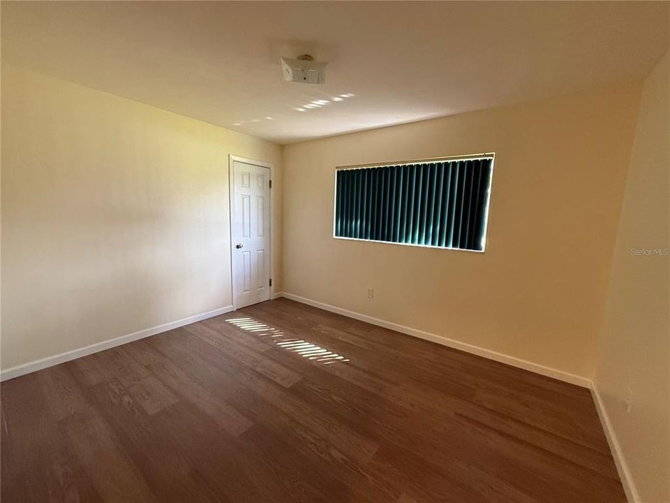 合同活跃: $239,900 (3 贝兹, 2 浴室, 1344 平方英尺)