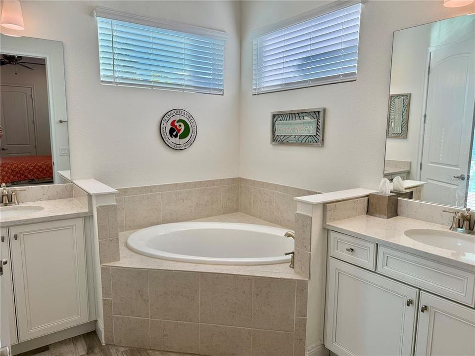 待售: $779,000 (4 贝兹, 4 浴室, 1850 平方英尺)