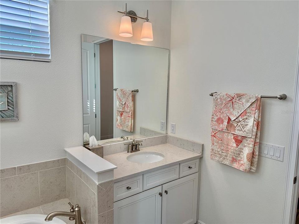 待售: $779,000 (4 贝兹, 4 浴室, 1850 平方英尺)