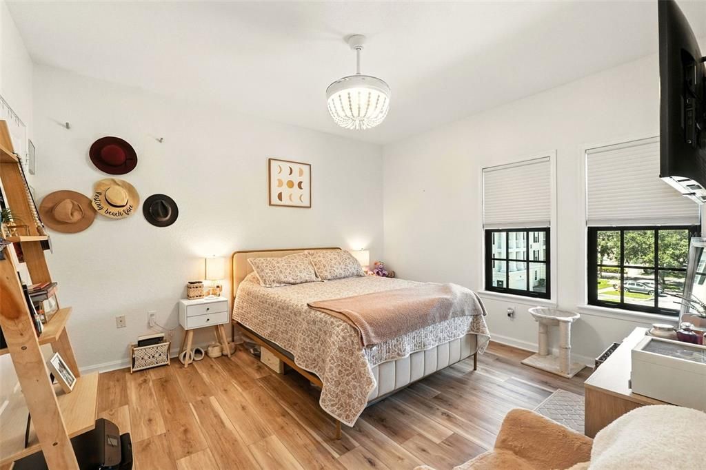 Active With Contract: $2,250 (2 beds, 2 baths, 1320 Square Feet)