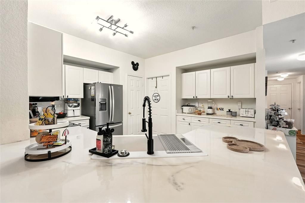 Active With Contract: $2,250 (2 beds, 2 baths, 1320 Square Feet)