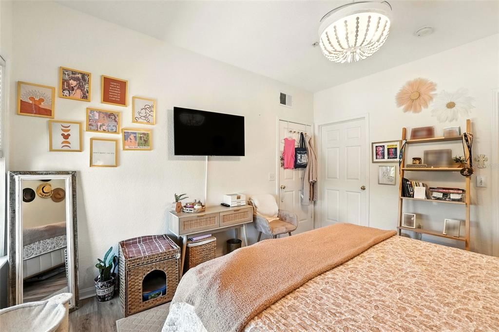 Active With Contract: $2,250 (2 beds, 2 baths, 1320 Square Feet)