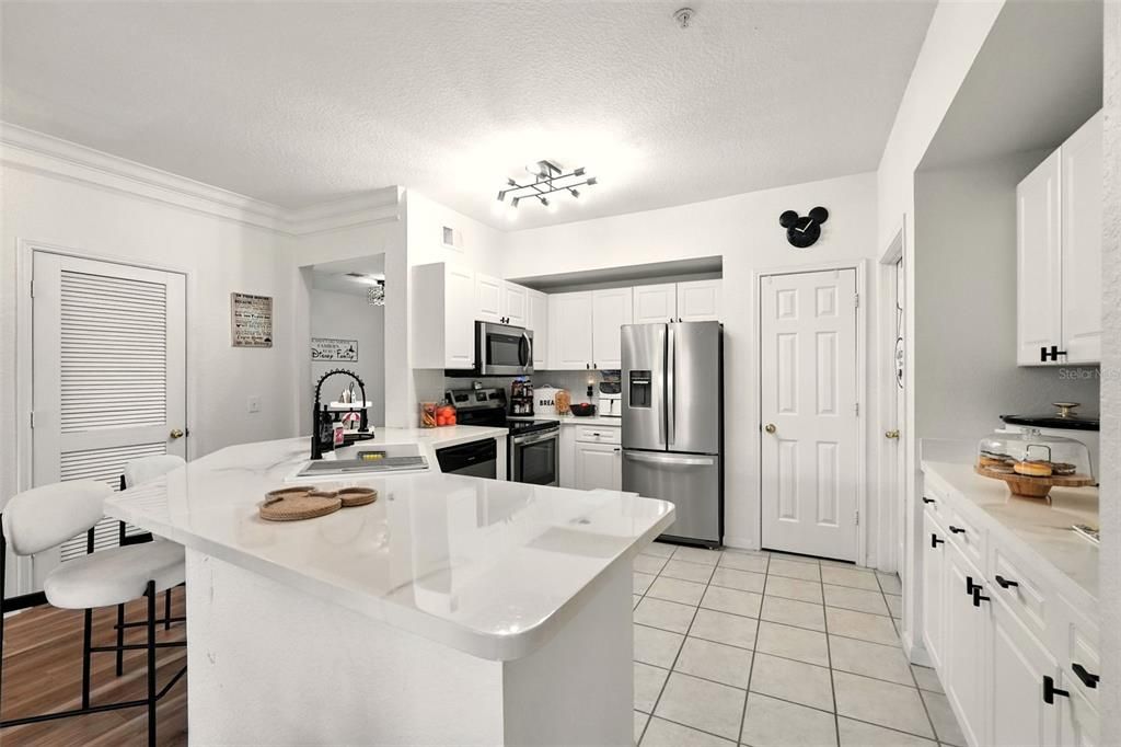 Active With Contract: $2,250 (2 beds, 2 baths, 1320 Square Feet)