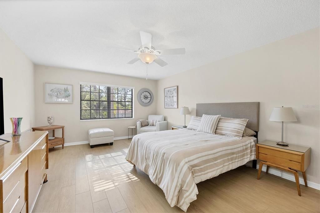 For Sale: $472,500 (2 beds, 2 baths, 1956 Square Feet)