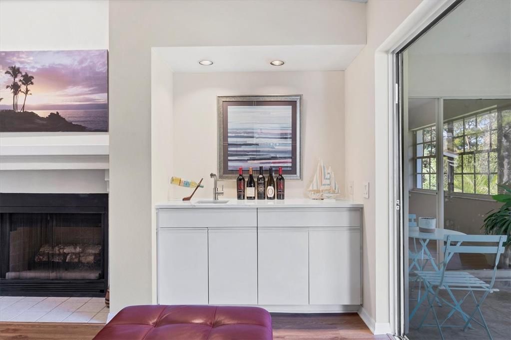 For Sale: $472,500 (2 beds, 2 baths, 1956 Square Feet)