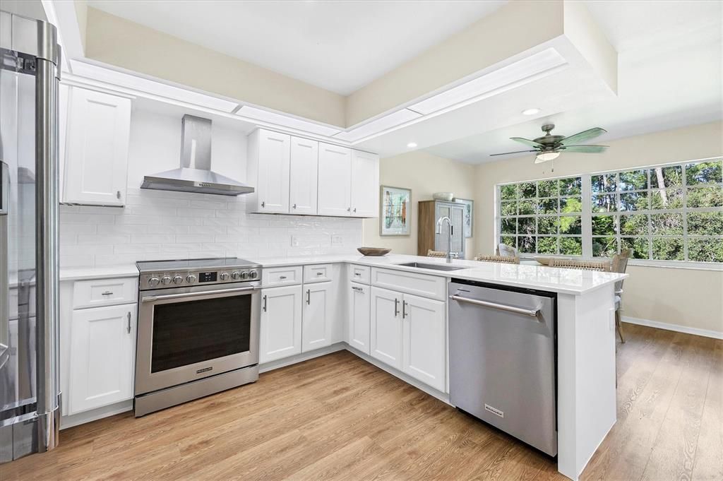 For Sale: $472,500 (2 beds, 2 baths, 1956 Square Feet)