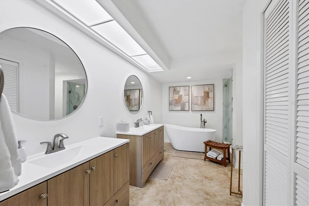 For Sale: $472,500 (2 beds, 2 baths, 1956 Square Feet)