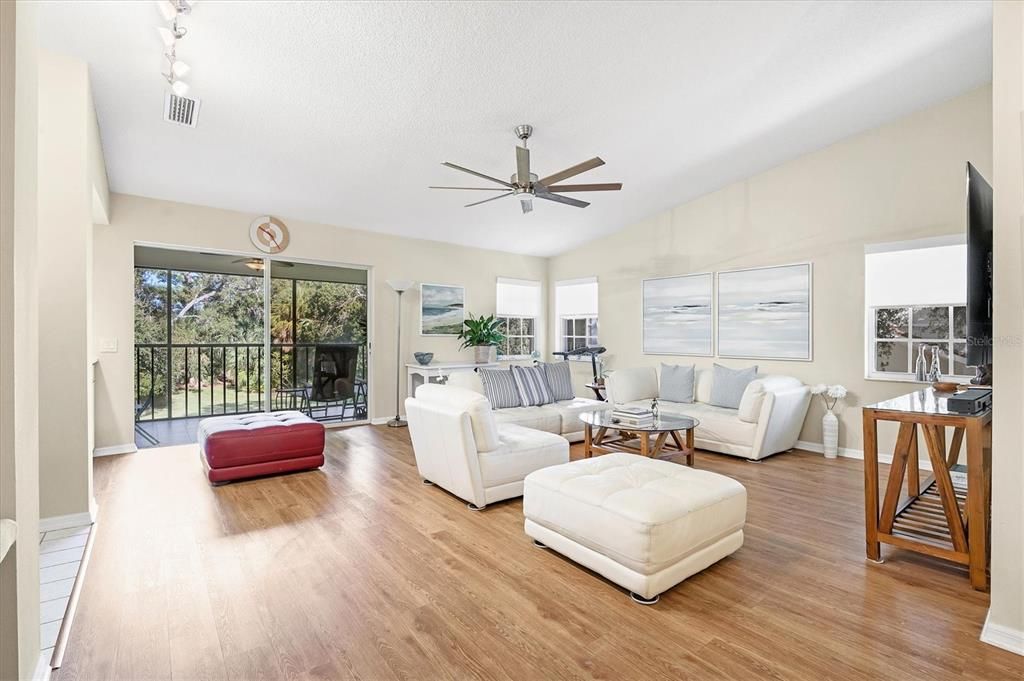 For Sale: $472,500 (2 beds, 2 baths, 1956 Square Feet)