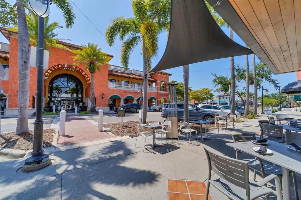 For Sale: $472,500 (2 beds, 2 baths, 1956 Square Feet)