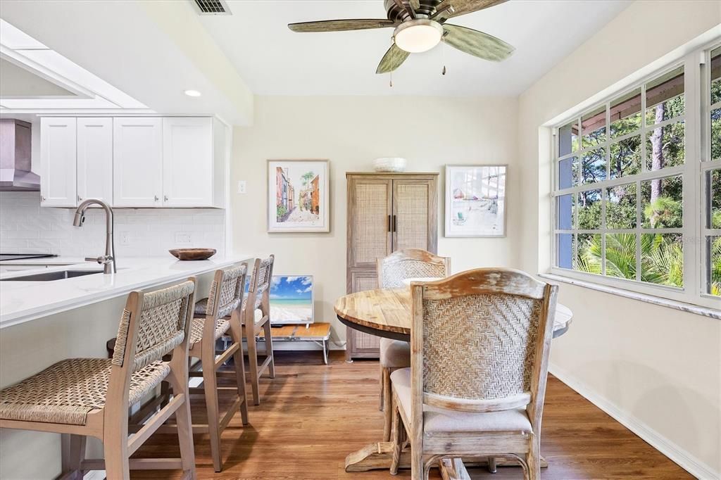 For Sale: $472,500 (2 beds, 2 baths, 1956 Square Feet)