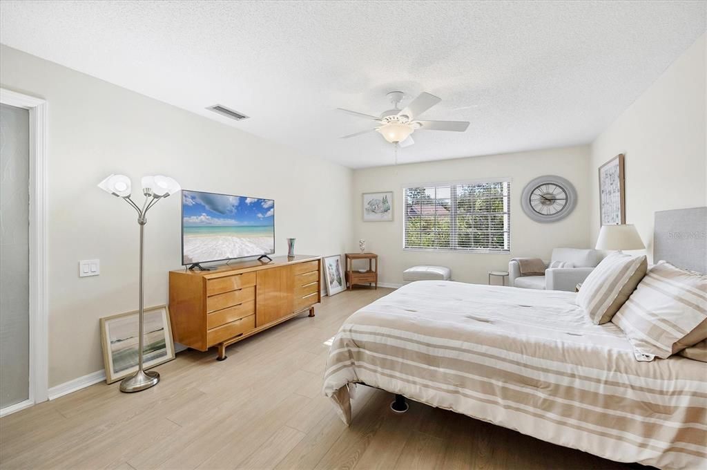 For Sale: $472,500 (2 beds, 2 baths, 1956 Square Feet)