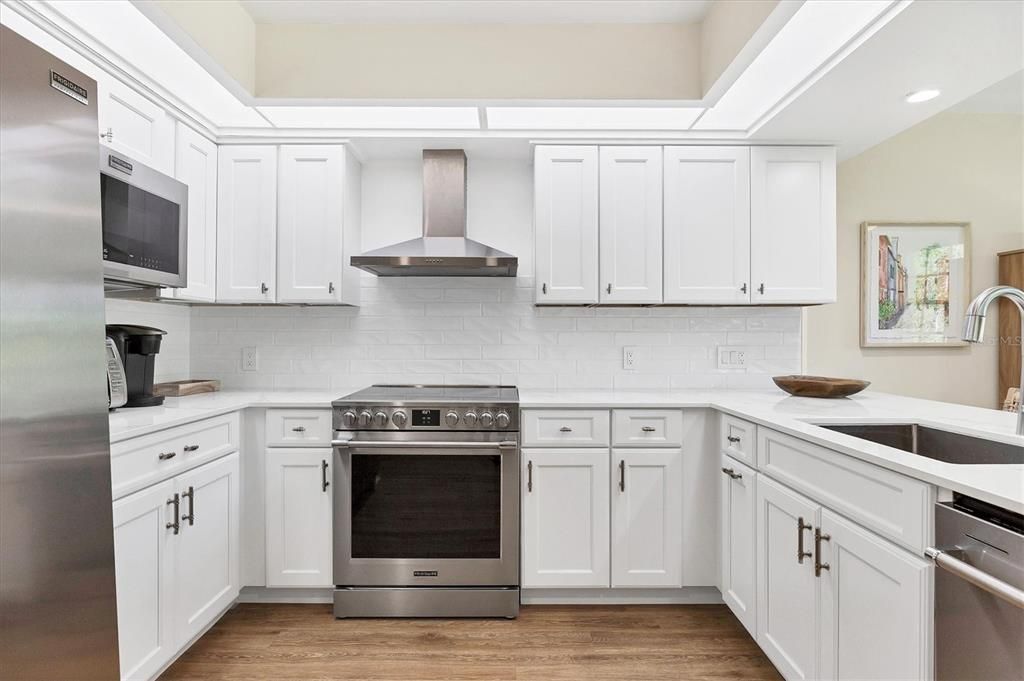 For Sale: $472,500 (2 beds, 2 baths, 1956 Square Feet)