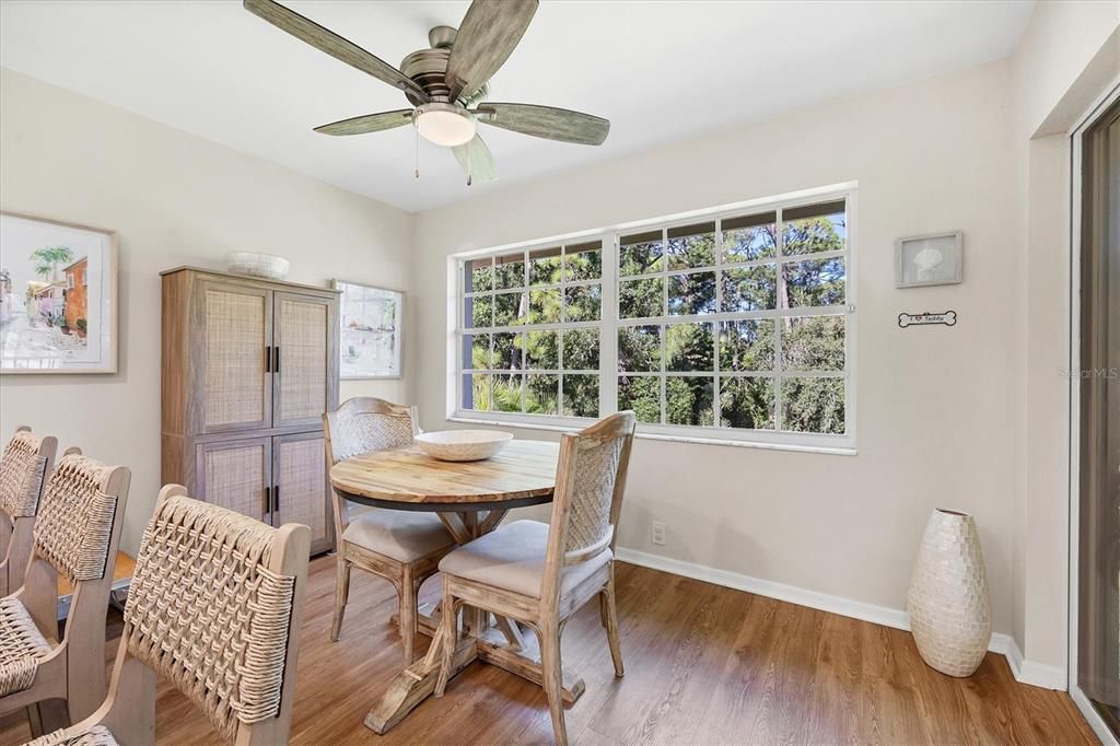 For Sale: $472,500 (2 beds, 2 baths, 1956 Square Feet)
