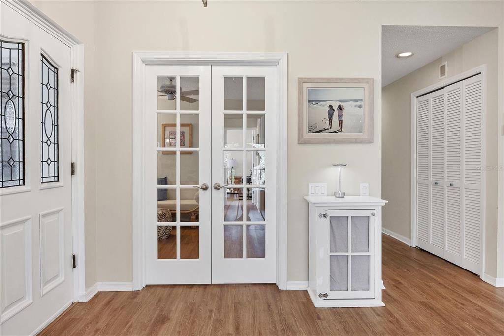 For Sale: $472,500 (2 beds, 2 baths, 1956 Square Feet)