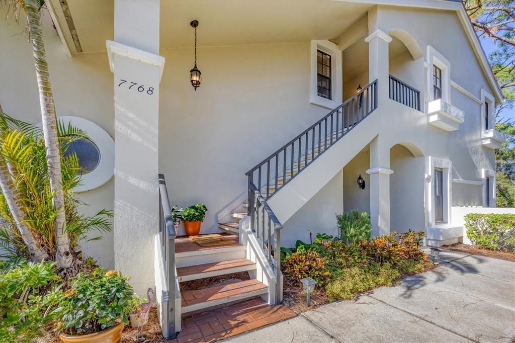 For Sale: $472,500 (2 beds, 2 baths, 1956 Square Feet)