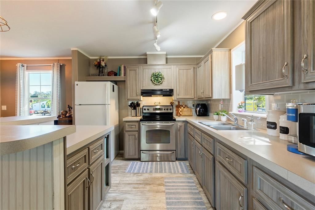 На продажу: $229,900 (3 спален, 2 ванн, 1296 Квадратных фут)