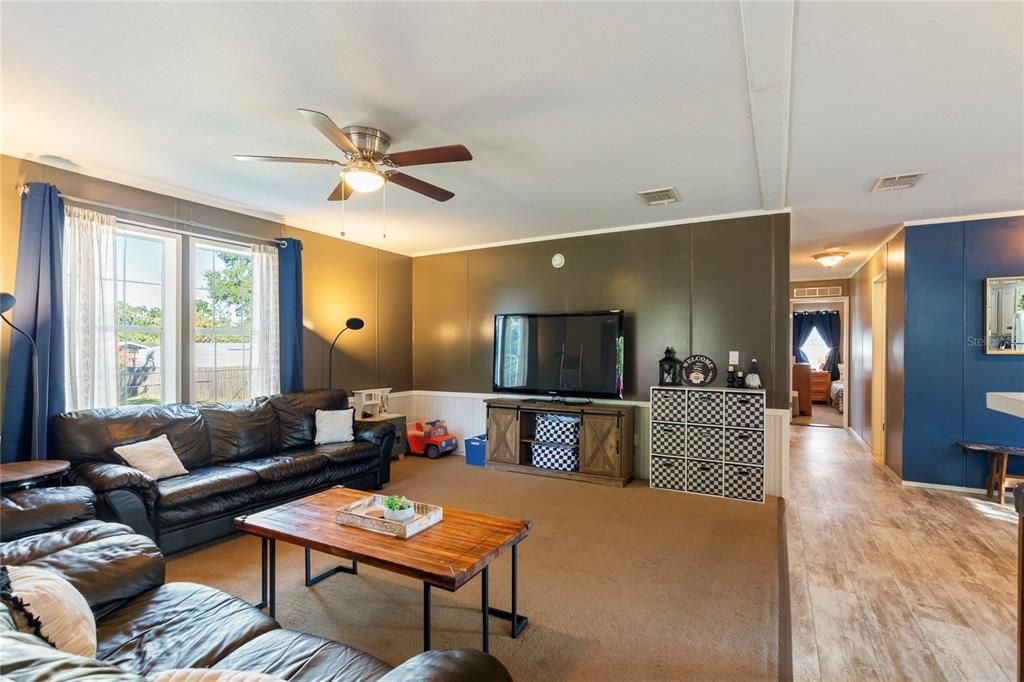 На продажу: $229,900 (3 спален, 2 ванн, 1296 Квадратных фут)