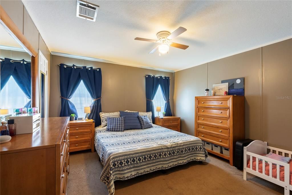 На продажу: $229,900 (3 спален, 2 ванн, 1296 Квадратных фут)