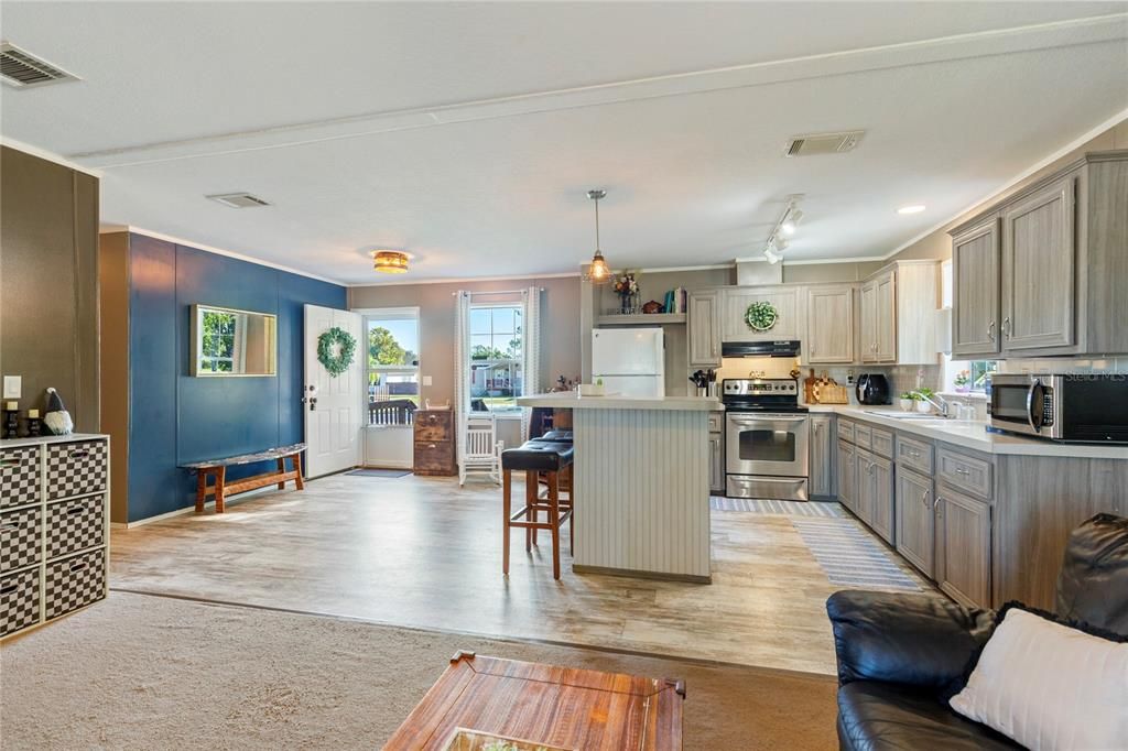 На продажу: $229,900 (3 спален, 2 ванн, 1296 Квадратных фут)