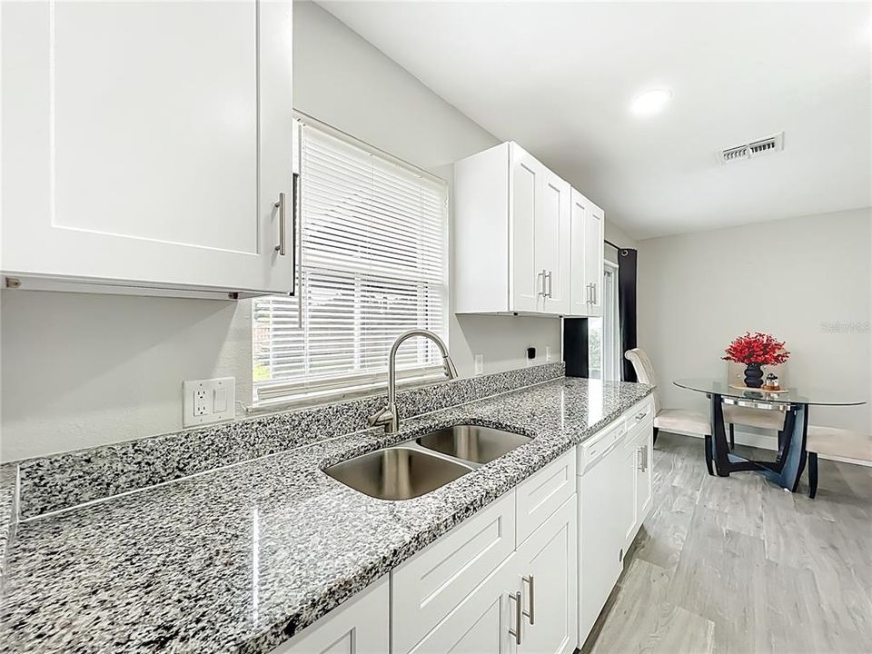 Под контрактом: $265,000 (4 спален, 1 ванн, 1144 Квадратных фут)