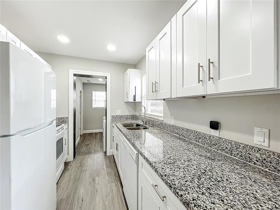 Под контрактом: $265,000 (4 спален, 1 ванн, 1144 Квадратных фут)