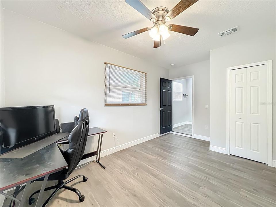 Под контрактом: $265,000 (4 спален, 1 ванн, 1144 Квадратных фут)