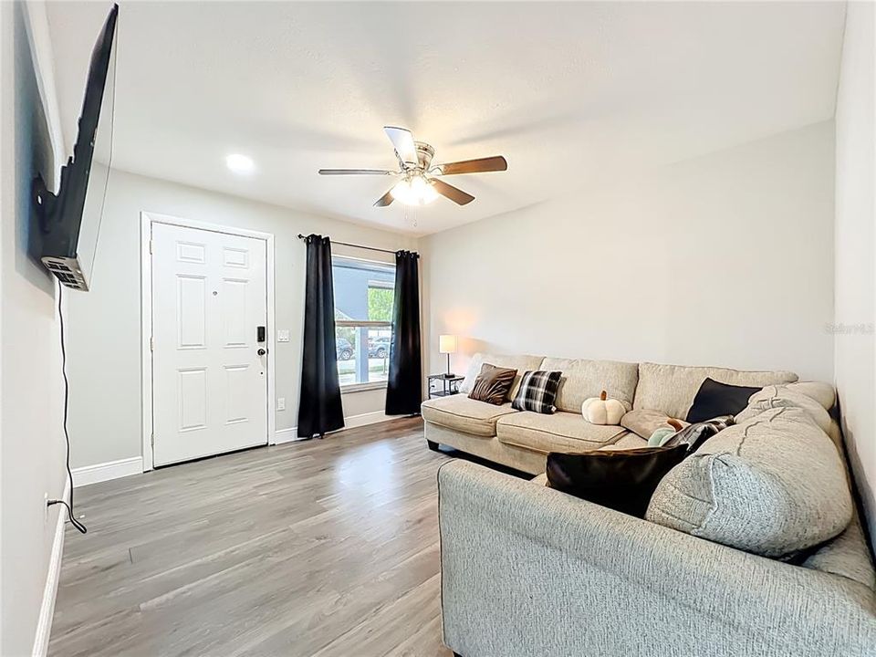 Под контрактом: $265,000 (4 спален, 1 ванн, 1144 Квадратных фут)