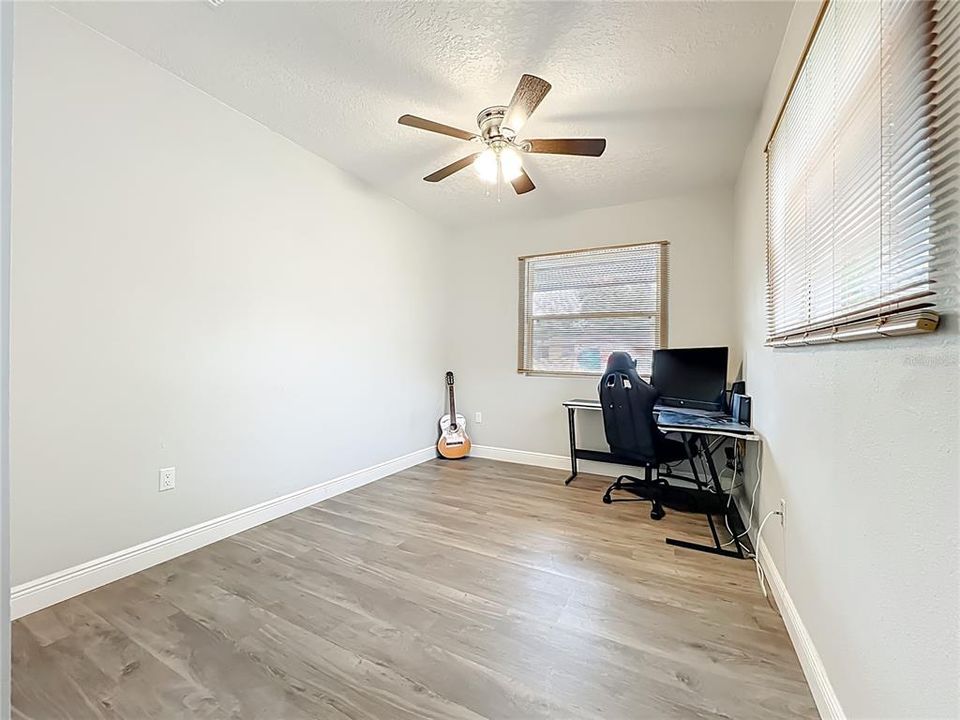 Под контрактом: $265,000 (4 спален, 1 ванн, 1144 Квадратных фут)