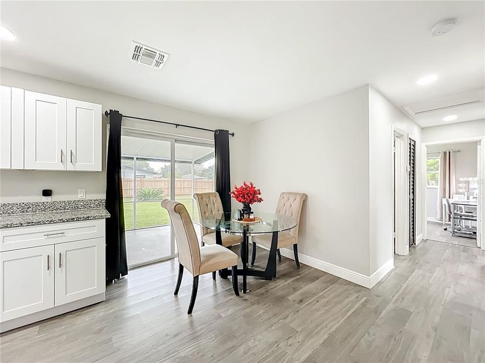 Под контрактом: $265,000 (4 спален, 1 ванн, 1144 Квадратных фут)