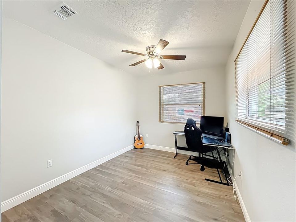 Под контрактом: $265,000 (4 спален, 1 ванн, 1144 Квадратных фут)