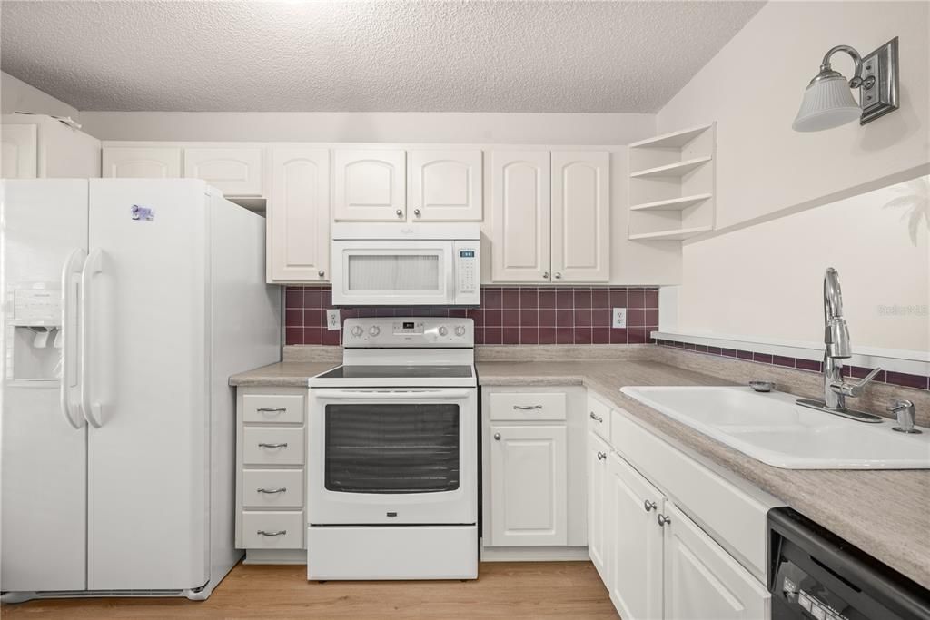 待售: $315,000 (2 贝兹, 2 浴室, 1013 平方英尺)