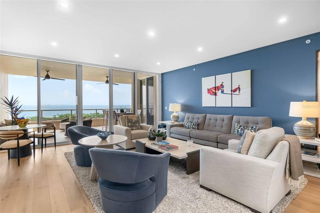 Под контрактом: $1,998,000 (3 спален, 3 ванн, 2550 Квадратных фут)