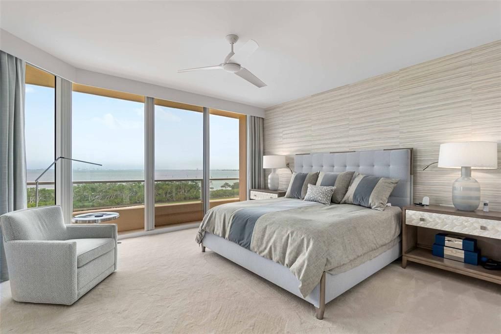 Под контрактом: $1,998,000 (3 спален, 3 ванн, 2550 Квадратных фут)