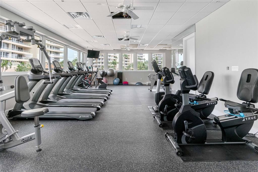 Под контрактом: $1,998,000 (3 спален, 3 ванн, 2550 Квадратных фут)