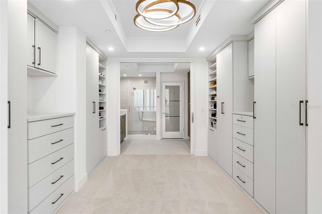 Под контрактом: $1,998,000 (3 спален, 3 ванн, 2550 Квадратных фут)