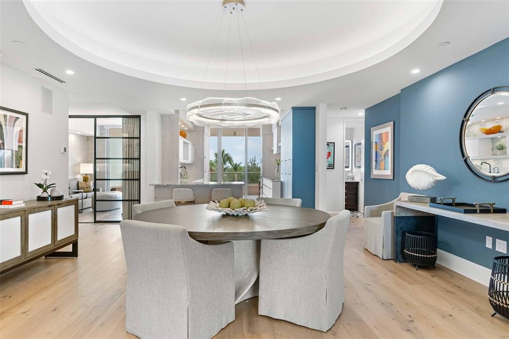 Под контрактом: $1,998,000 (3 спален, 3 ванн, 2550 Квадратных фут)