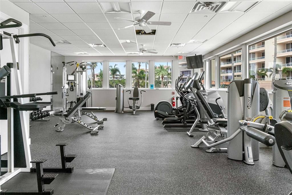 Под контрактом: $1,998,000 (3 спален, 3 ванн, 2550 Квадратных фут)